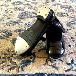 Girls Black Tap Shoes Size 13.5